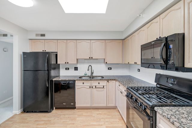 59 S Hale Street 402, Palatine, IL 60067