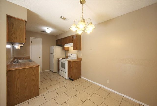 9802 Brasher DR B, Austin, TX 78748