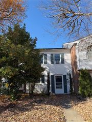 865 Windom PL, Virginia Beach, VA 23454