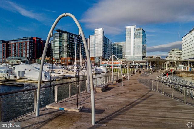 814 CAPITOL SQUARE PL SW, Washington, DC 20024