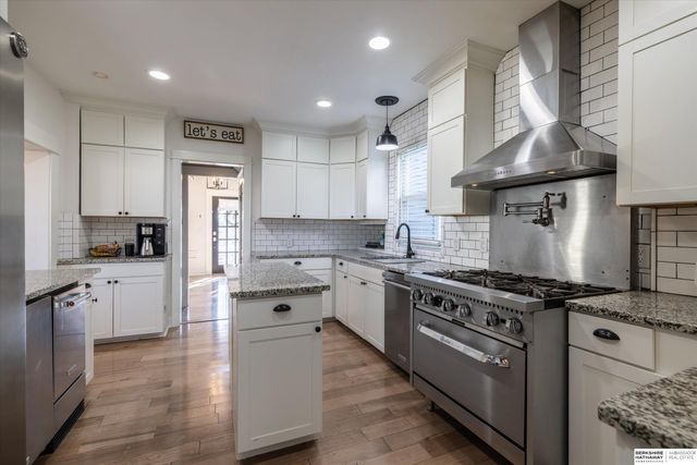 4624 Farnam Street, Omaha, NE 68132