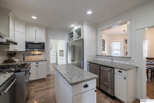 4624 Farnam Street, Omaha, NE 68132