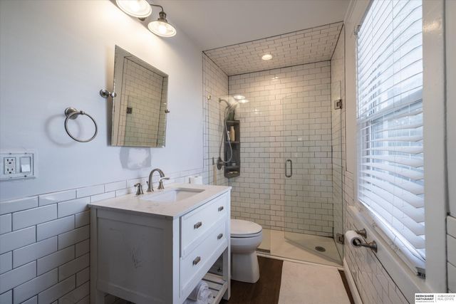 4624 Farnam Street, Omaha, NE 68132