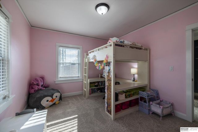 4624 Farnam Street, Omaha, NE 68132