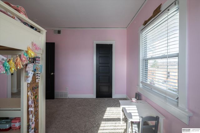 4624 Farnam Street, Omaha, NE 68132