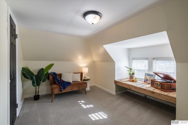 4624 Farnam Street, Omaha, NE 68132