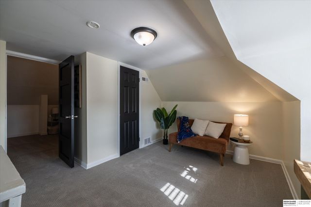 4624 Farnam Street, Omaha, NE 68132