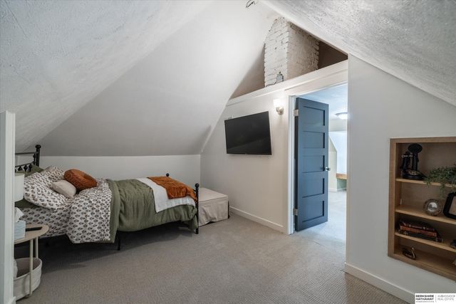 4624 Farnam Street, Omaha, NE 68132