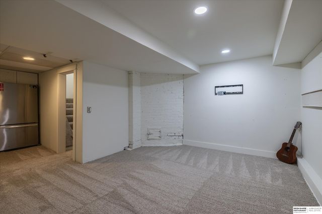 4624 Farnam Street, Omaha, NE 68132