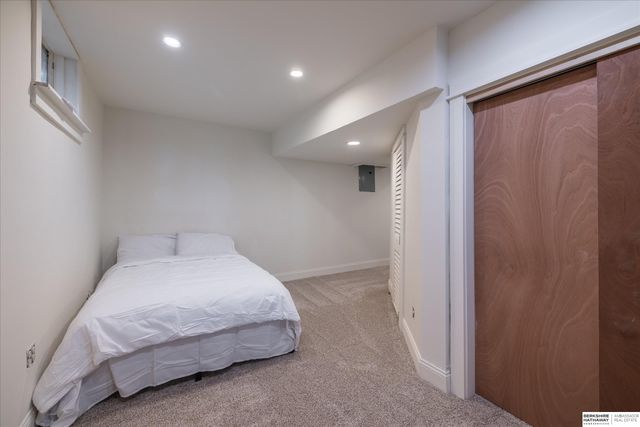 4624 Farnam Street, Omaha, NE 68132