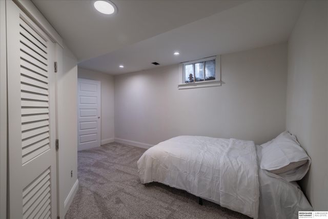 4624 Farnam Street, Omaha, NE 68132