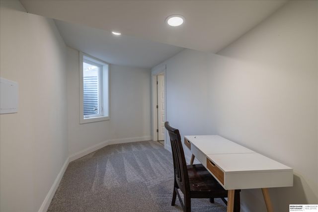 4624 Farnam Street, Omaha, NE 68132