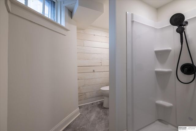 4624 Farnam Street, Omaha, NE 68132