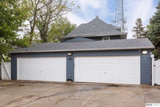 4624 Farnam Street, Omaha, NE 68132