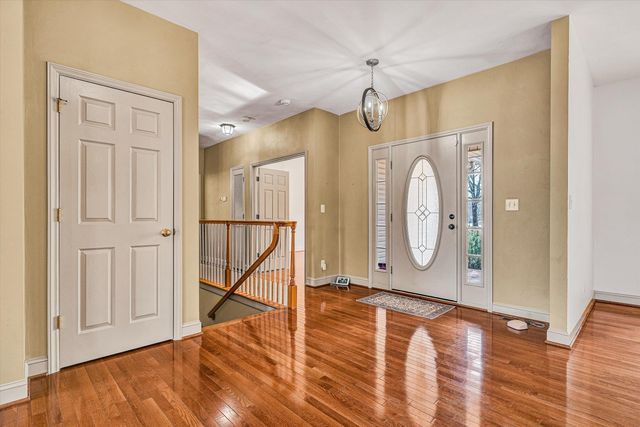 3723 Renfield RD, Roanoke, VA 24018