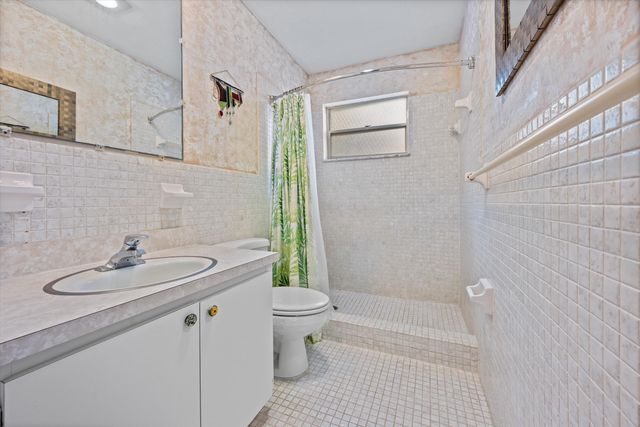 421 S Lakeside Drive 10, Lake Worth Beach, FL 33460