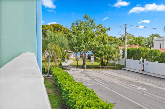 421 S Lakeside Drive 10, Lake Worth Beach, FL 33460