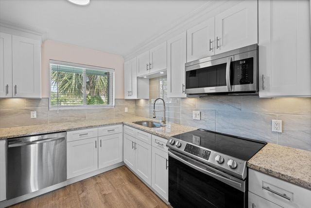 421 S Lakeside Drive 10, Lake Worth Beach, FL 33460