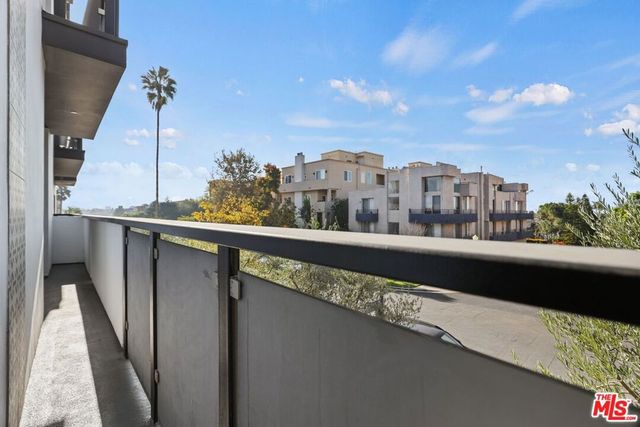 2250 Fox Hills 305, Los Angeles, CA 90064