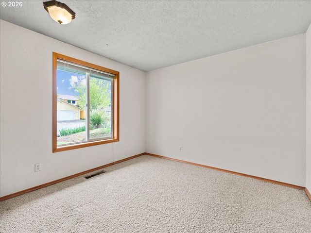 1961 CUCKOO Ct Nw, Salem, OR 97304