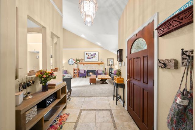 5435 Bridge Creek Ln, Carmichael, CA 95608