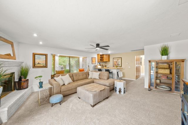 5435 Bridge Creek Ln, Carmichael, CA 95608