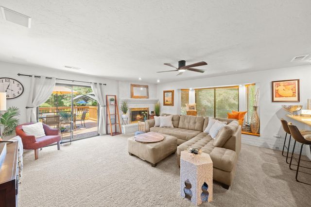 5435 Bridge Creek Ln, Carmichael, CA 95608