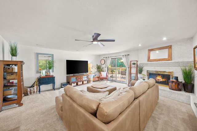 5435 Bridge Creek Ln, Carmichael, CA 95608