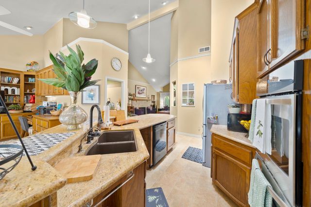 5435 Bridge Creek Ln, Carmichael, CA 95608