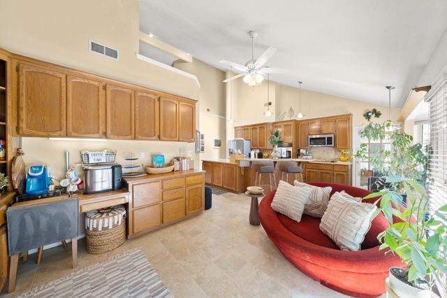 5435 Bridge Creek Ln, Carmichael, CA 95608