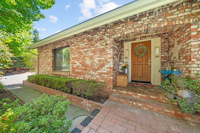 5435 Bridge Creek Ln, Carmichael, CA 95608