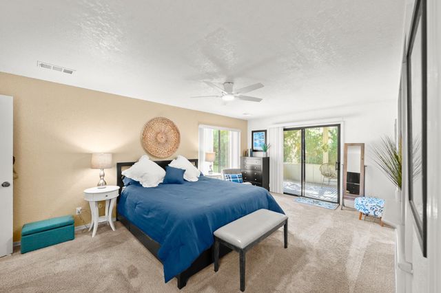 5435 Bridge Creek Ln, Carmichael, CA 95608