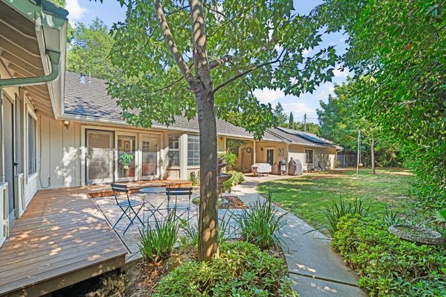 5435 Bridge Creek Ln, Carmichael, CA 95608