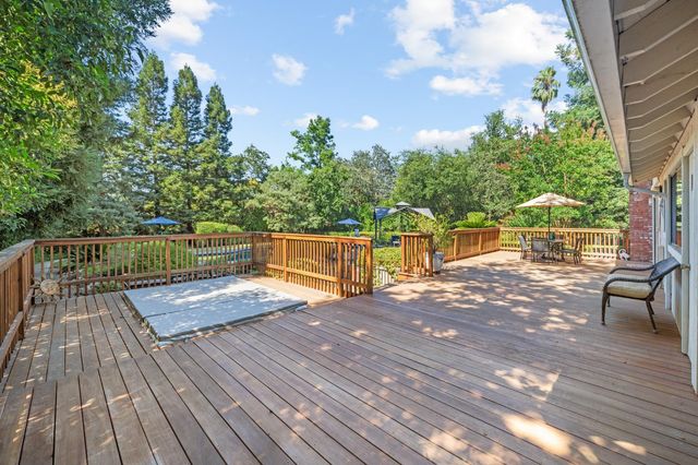 5435 Bridge Creek Ln, Carmichael, CA 95608