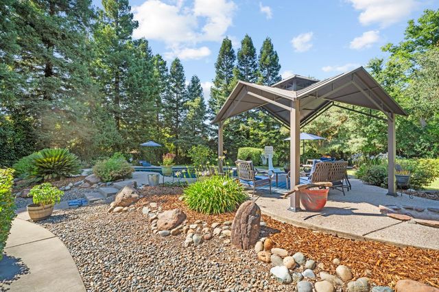 5435 Bridge Creek Ln, Carmichael, CA 95608