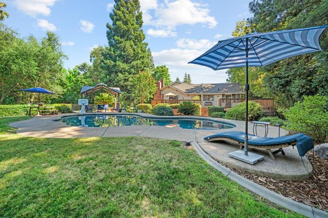 5435 Bridge Creek Ln, Carmichael, CA 95608