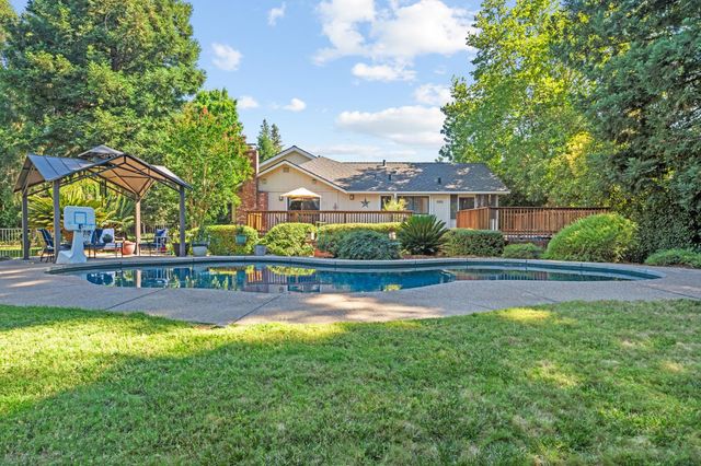 5435 Bridge Creek Ln, Carmichael, CA 95608