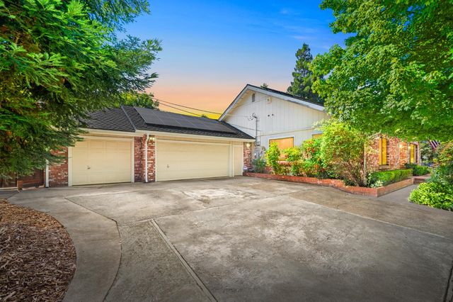 5435 Bridge Creek Ln, Carmichael, CA 95608