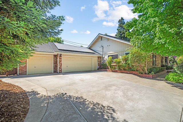 5435 Bridge Creek Ln, Carmichael, CA 95608