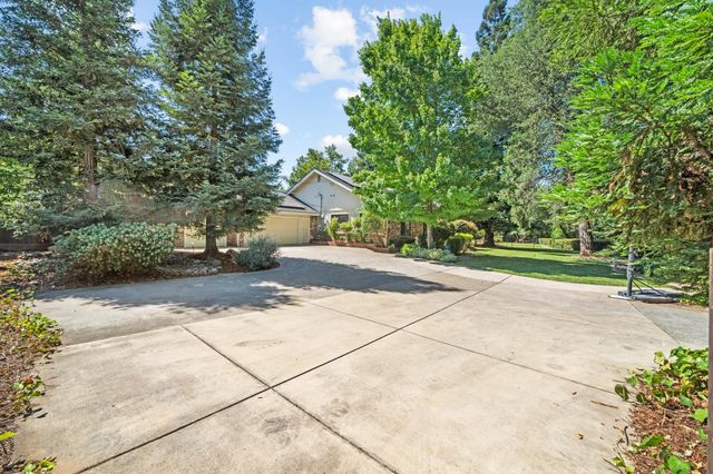 5435 Bridge Creek Ln, Carmichael, CA 95608