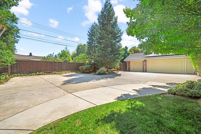 5435 Bridge Creek Ln, Carmichael, CA 95608