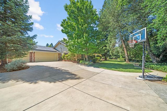 5435 Bridge Creek Ln, Carmichael, CA 95608