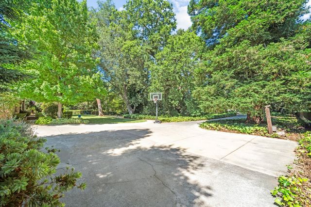 5435 Bridge Creek Ln, Carmichael, CA 95608