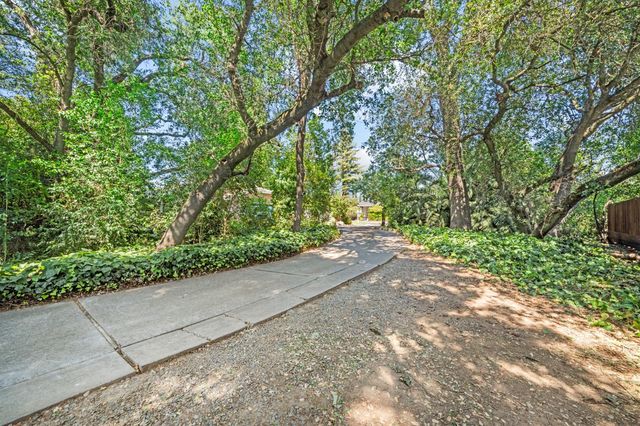 5435 Bridge Creek Ln, Carmichael, CA 95608
