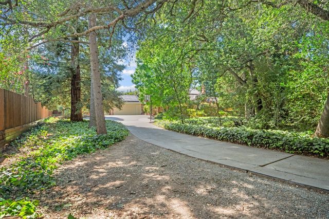 5435 Bridge Creek Ln, Carmichael, CA 95608