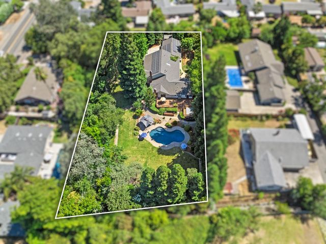 5435 Bridge Creek Ln, Carmichael, CA 95608
