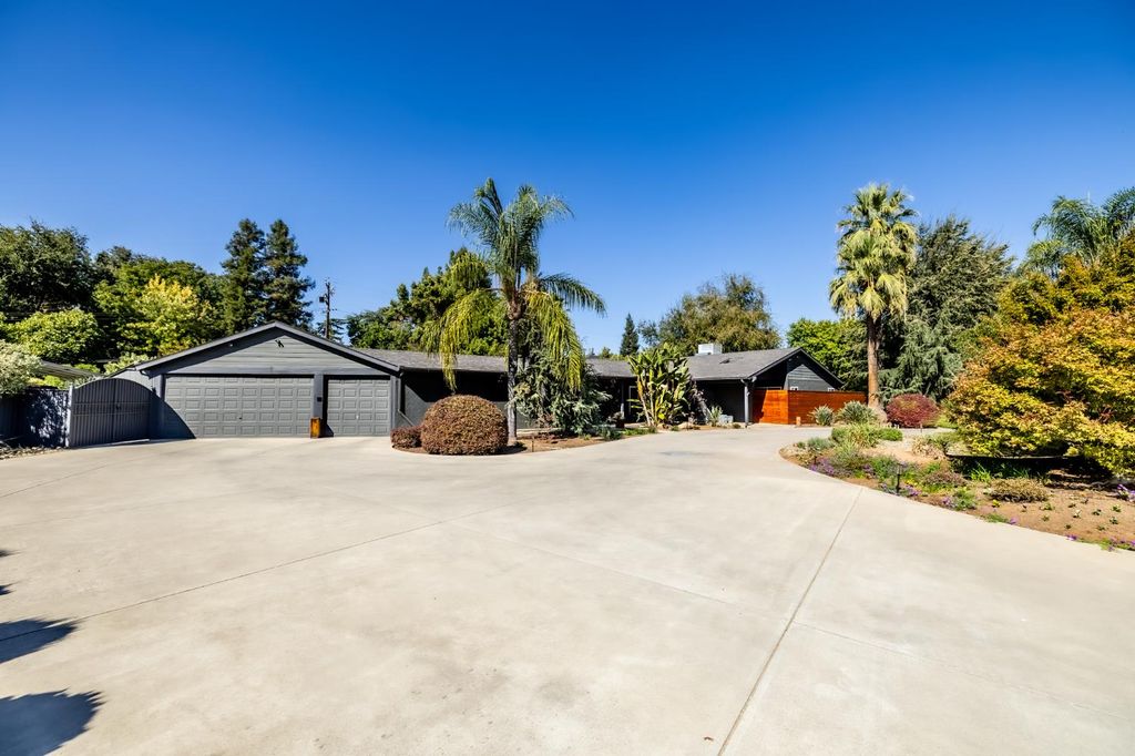 5821 E Rancho Drive, Fresno, CA 93727