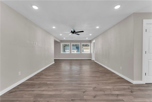 402 Phillips Avenue, Huntsville, AR 72740