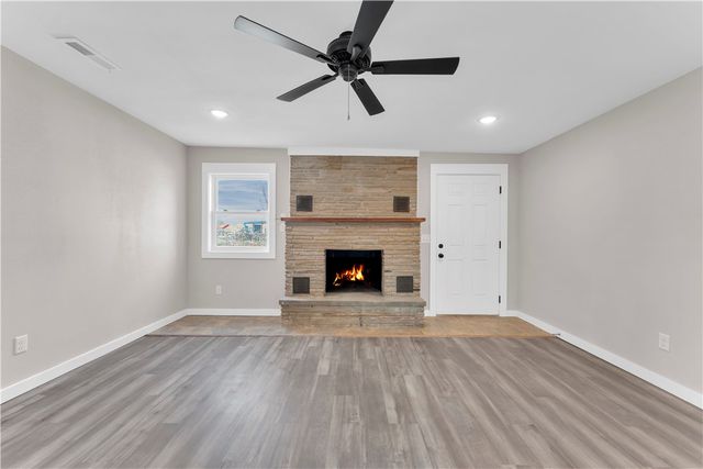 402 Phillips Avenue, Huntsville, AR 72740