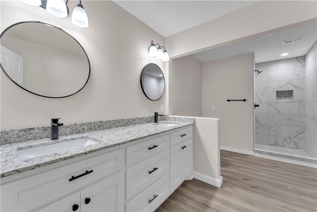 402 Phillips Avenue, Huntsville, AR 72740